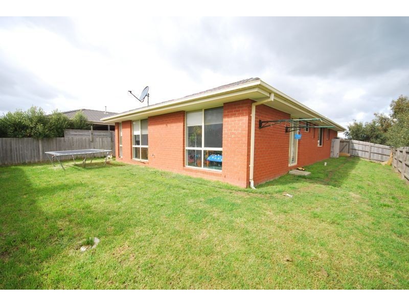 42 Miralie Way, Cranbourne West VIC 3977