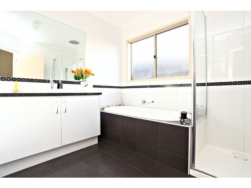 8 Northumbria Street, Cranbourne East VIC 3977