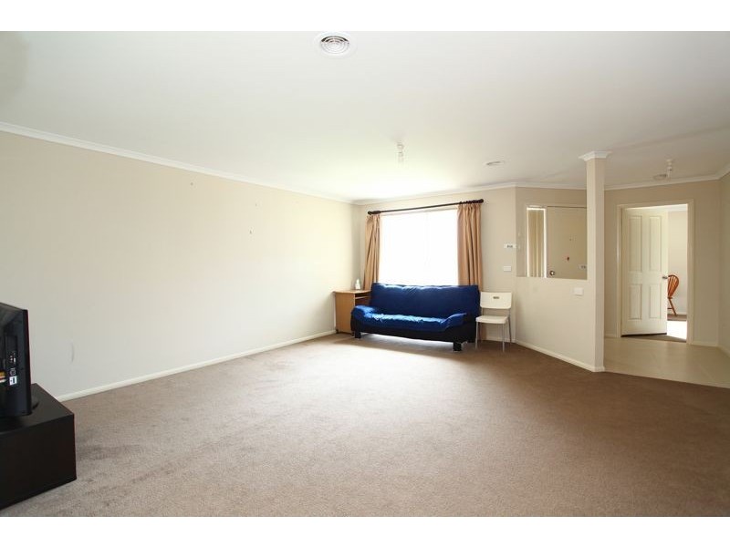 14 Dunferline Crescent, Cranbourne VIC 3977