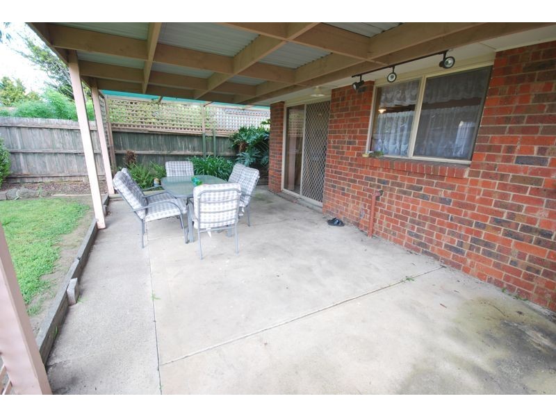 6 Caroline Crescent, Cranbourne West VIC 3977