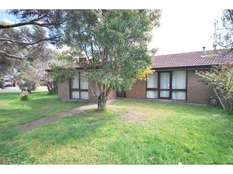1/2 Fairfield Street, Cranbourne VIC 3977