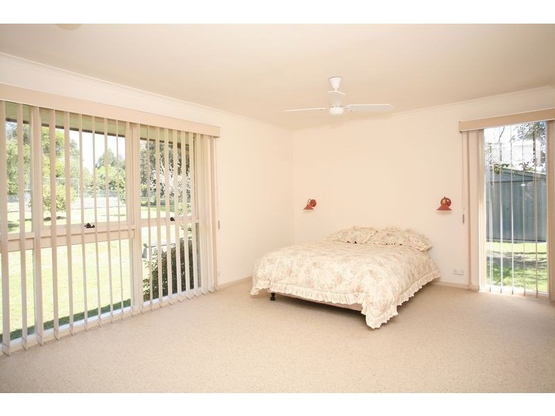 98 Browns Road, Cranbourne South VIC 3977