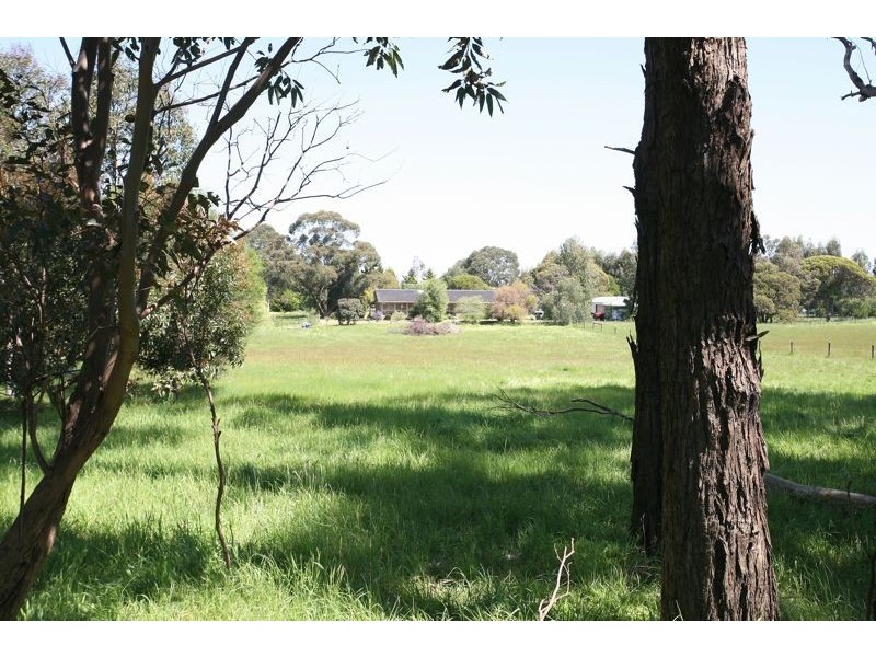 98 Browns Road, Cranbourne South VIC 3977