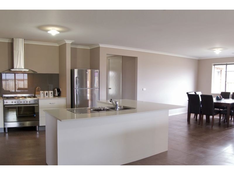 37 Station Creek Way, Cranbourne South VIC 3977