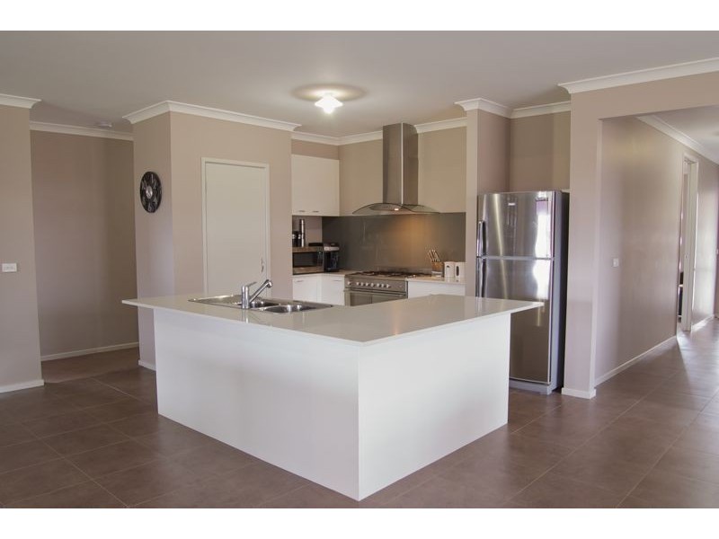 37 Station Creek Way, Cranbourne South VIC 3977