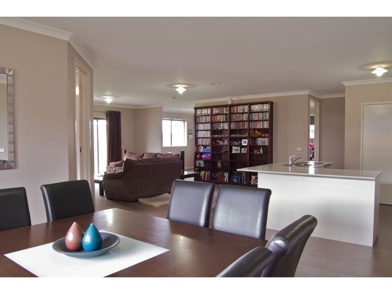37 Station Creek Way, Cranbourne South VIC 3977