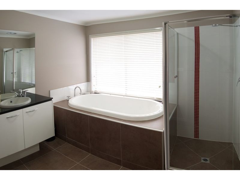 37 Station Creek Way, Cranbourne South VIC 3977