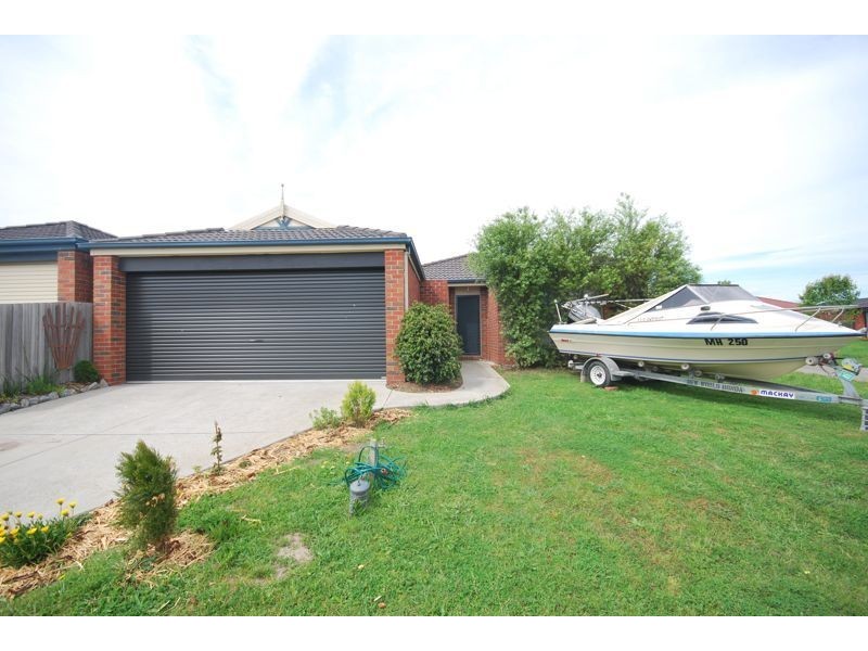 14 Nariel Place, Cranbourne West VIC 3977