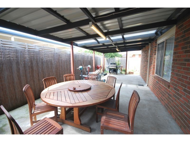 14 Nariel Place, Cranbourne West VIC 3977