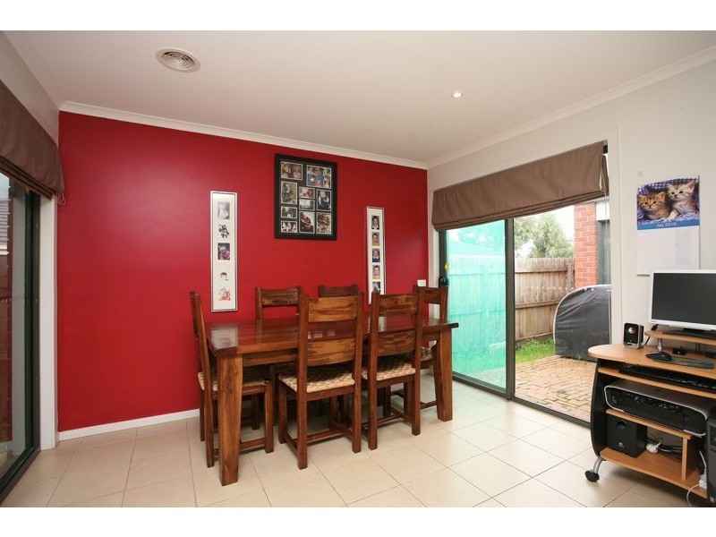 10 Lahinch Grove, Cranbourne VIC 3977