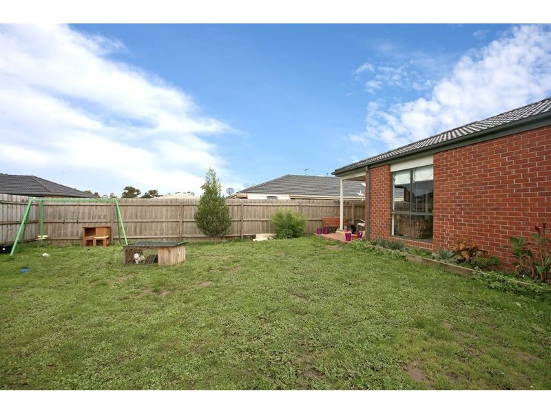 10 Lahinch Grove, Cranbourne VIC 3977