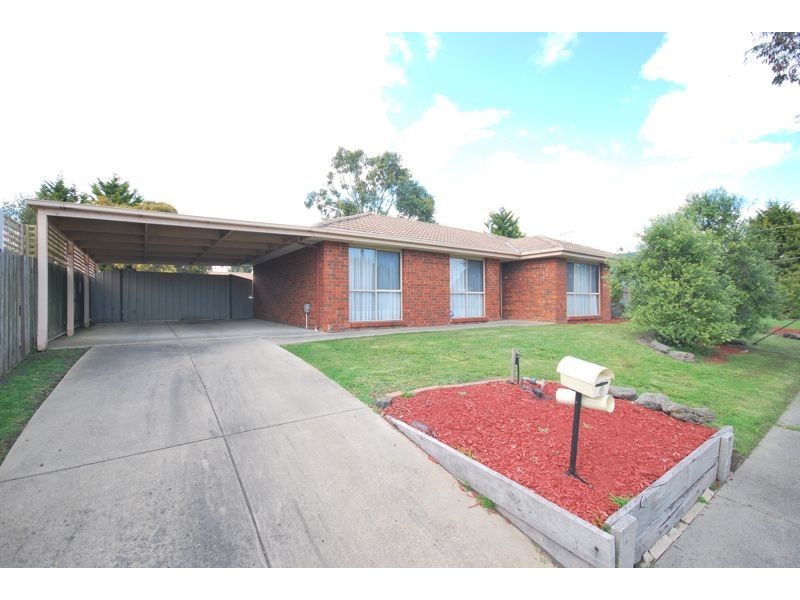 6 Caroline Crescent, Cranbourne West VIC 3977