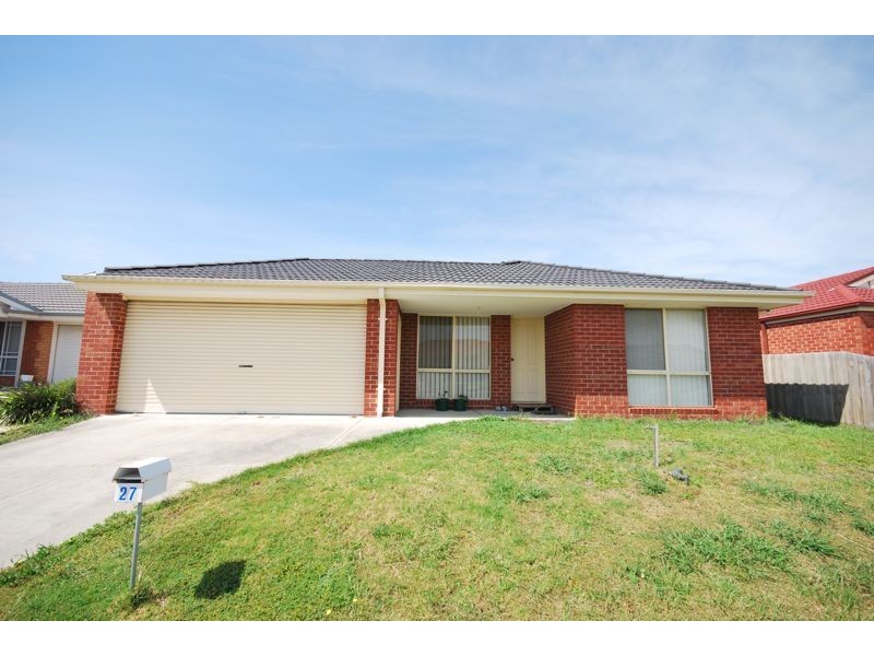 27 Miralie Way, Cranbourne West VIC 3977