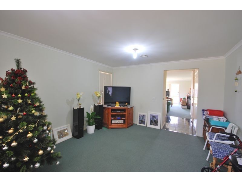 27 Miralie Way, Cranbourne West VIC 3977