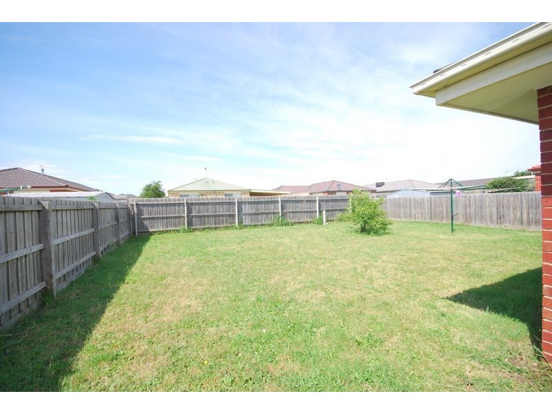 27 Miralie Way, Cranbourne West VIC 3977