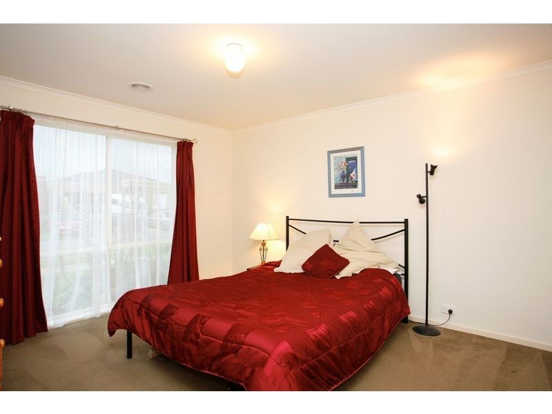 6 Hope Court, Cranbourne West VIC 3977