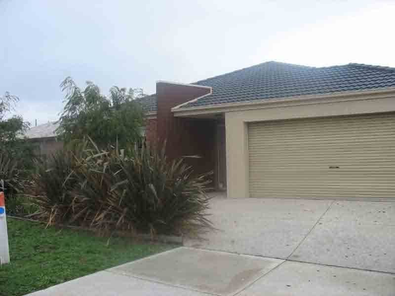 13 Redmalle Court, Lyndhurst VIC 3975