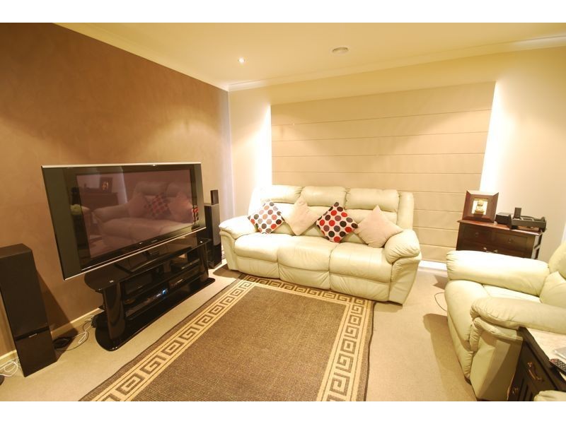 75 Settlers Run, Cranbourne South VIC 3977