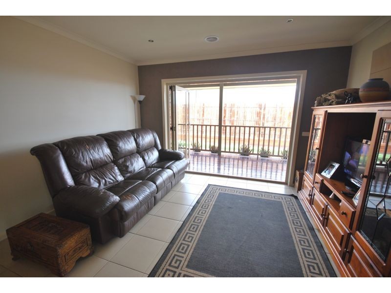 75 Settlers Run, Cranbourne South VIC 3977