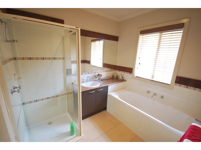 75 Settlers Run, Cranbourne South VIC 3977