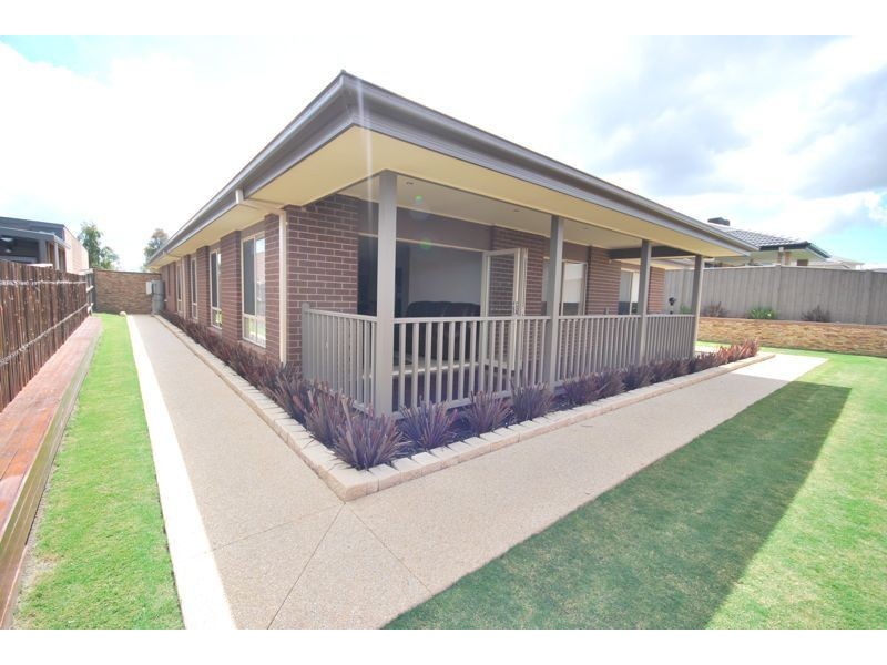 75 Settlers Run, Cranbourne South VIC 3977