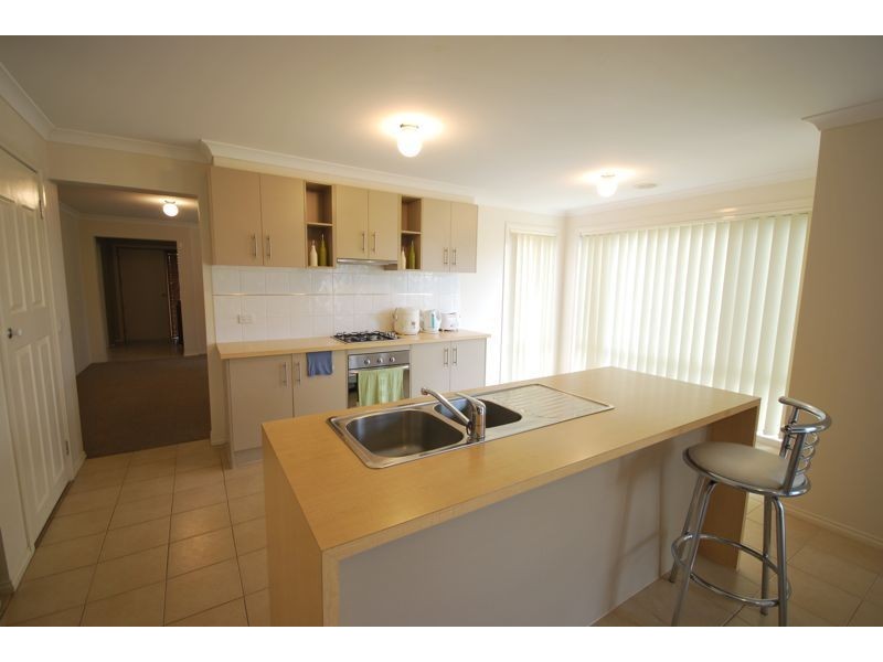 10 Nile Crescent, Cranbourne VIC 3977