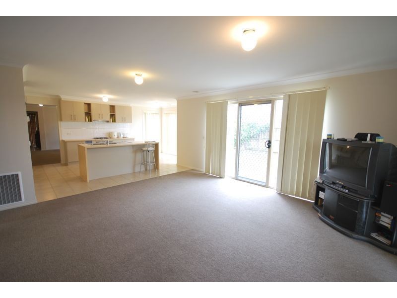 10 Nile Crescent, Cranbourne VIC 3977