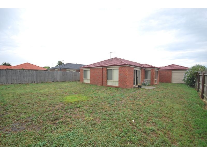 10 Nile Crescent, Cranbourne VIC 3977