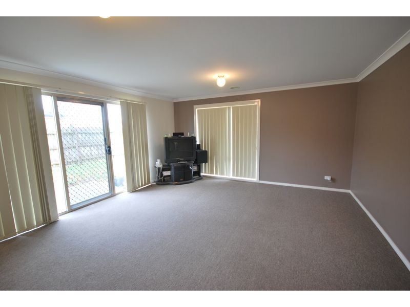 10 Nile Crescent, Cranbourne VIC 3977