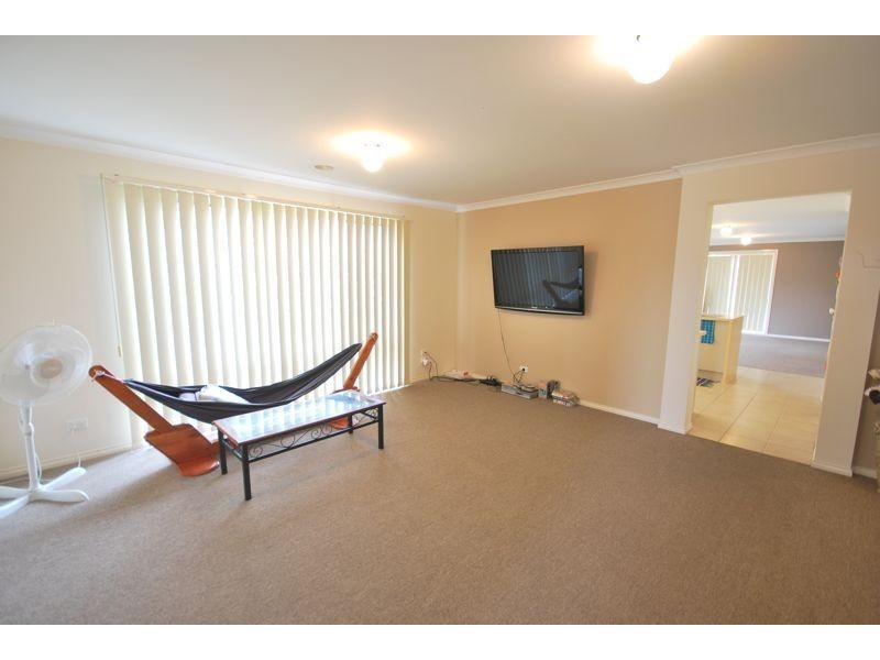 10 Nile Crescent, Cranbourne VIC 3977