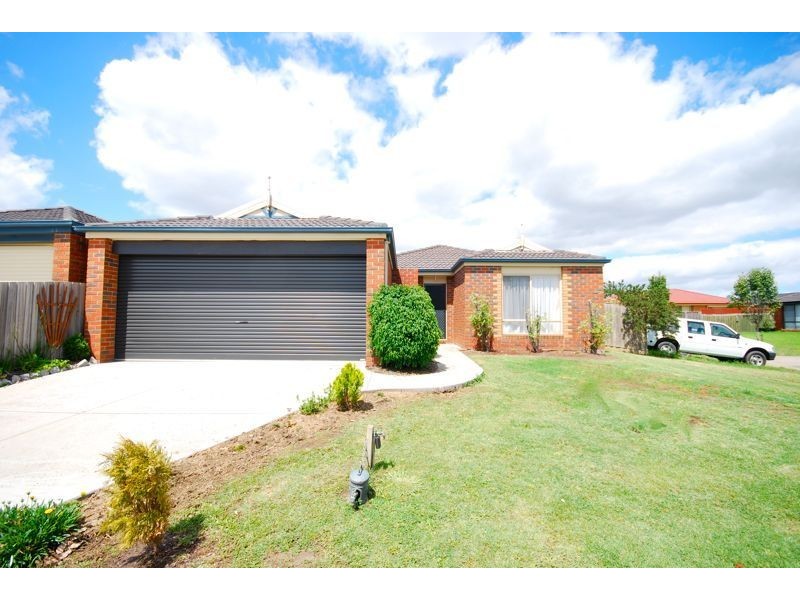 14 Nariel Place, Cranbourne West VIC 3977