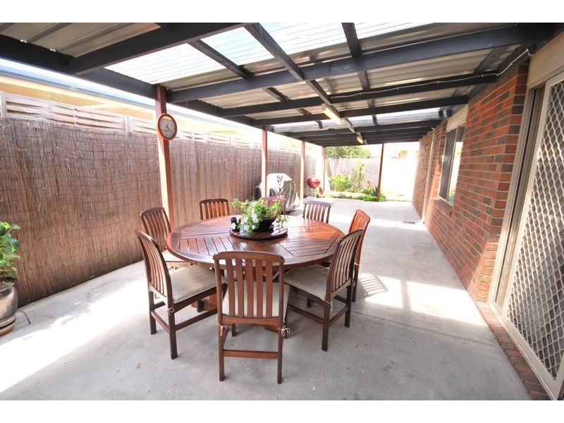 14 Nariel Place, Cranbourne West VIC 3977