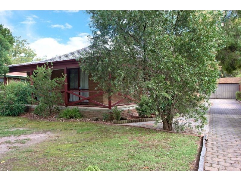 82 Endeavour Drive, Cranbourne North VIC 3977