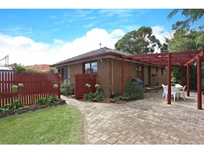 82 Endeavour Drive, Cranbourne North VIC 3977