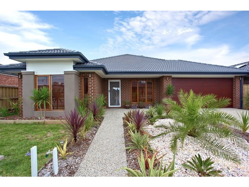 26 Mannavue Boulevard, Cranbourne North VIC 3977