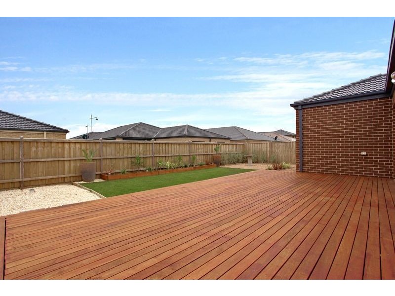 26 Mannavue Boulevard, Cranbourne North VIC 3977