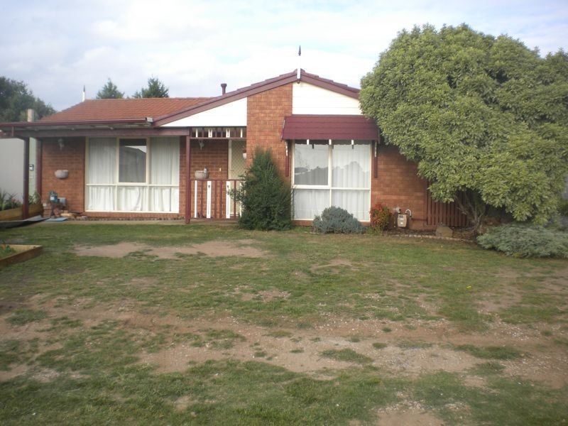 33 Maculata Drive, Cranbourne West VIC 3977