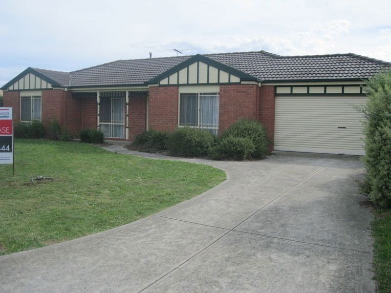 4 Hatten Place, Berwick VIC 3806