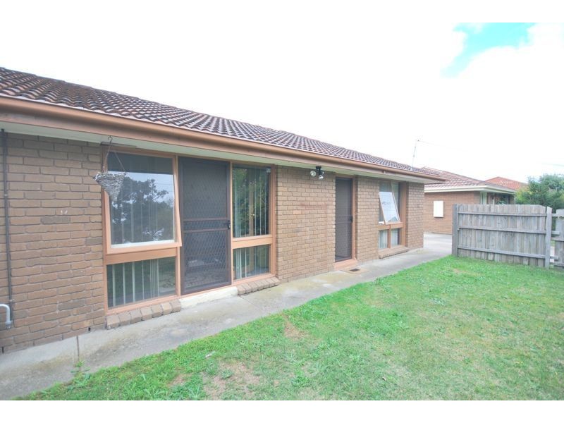 2/2 Fairfield Street, Cranbourne VIC 3977