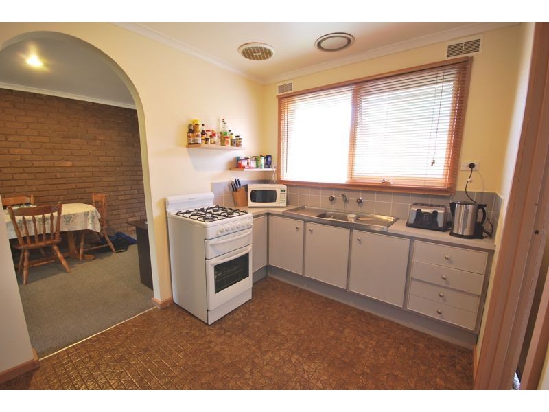 2/2 Fairfield Street, Cranbourne VIC 3977