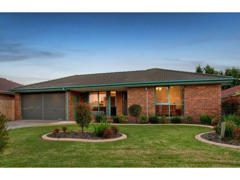 11 Frances Crescent, Cranbourne North VIC 3977