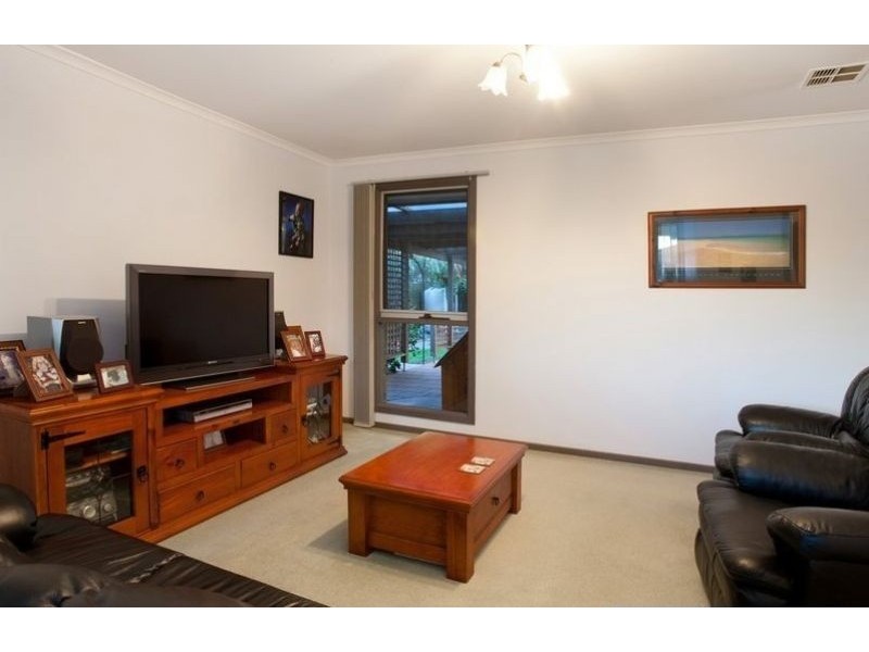 11 Frances Crescent, Cranbourne North VIC 3977