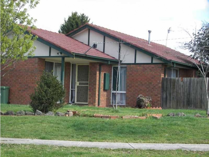 11 Maureen Close, Cranbourne West VIC 3977