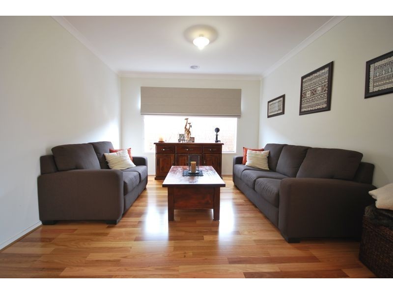 26 Mannavue Boulevard, Cranbourne North VIC 3977