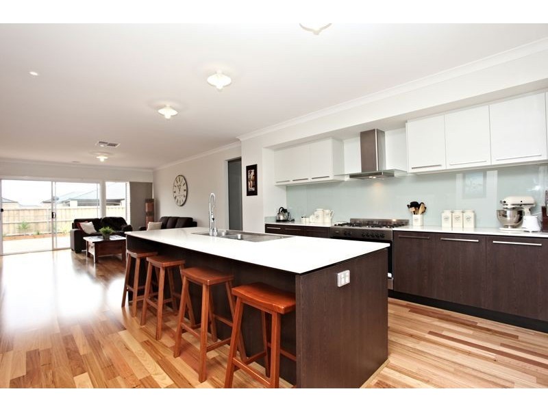 26 Mannavue Boulevard, Cranbourne North VIC 3977