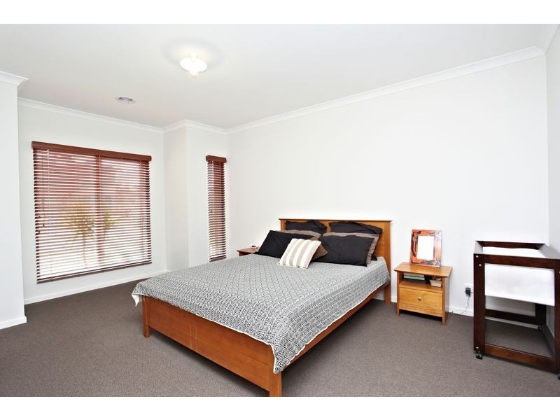 26 Mannavue Boulevard, Cranbourne North VIC 3977