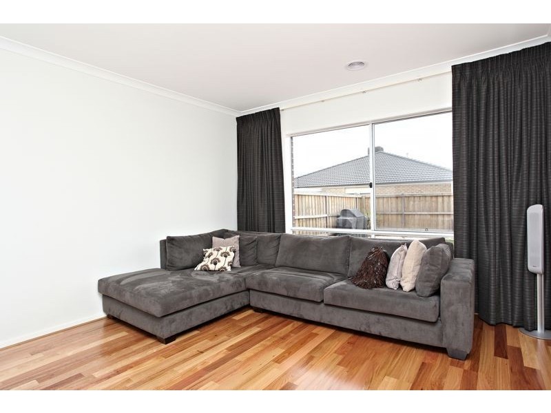 26 Mannavue Boulevard, Cranbourne North VIC 3977