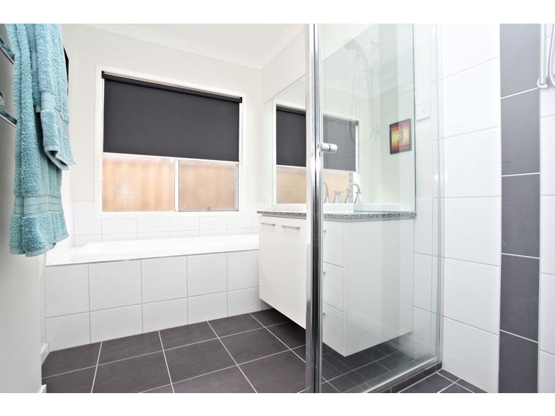 26 Mannavue Boulevard, Cranbourne North VIC 3977