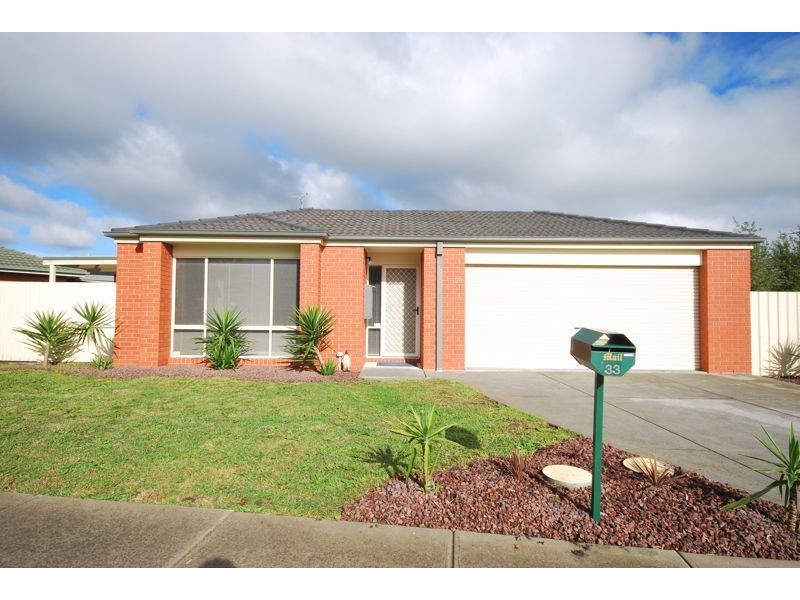 33 Linda Drive, Cranbourne West VIC 3977