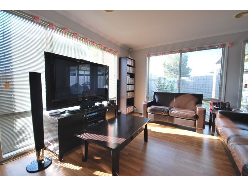 33 Linda Drive, Cranbourne West VIC 3977